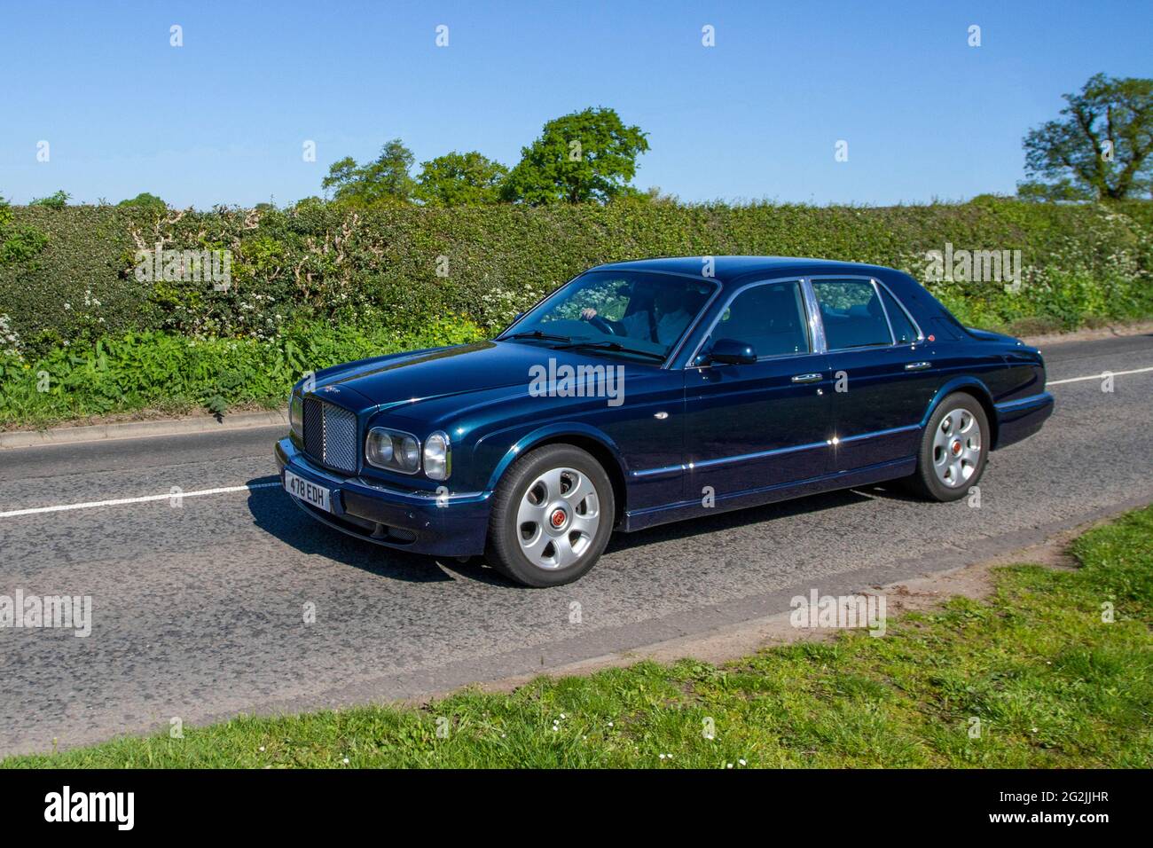 2000 Blue Bentley Arnage Red Label Auto, 6750cc berlina in viaggio per Capesthorne Hall Classic May car show, Cheshire, Regno Unito Foto Stock