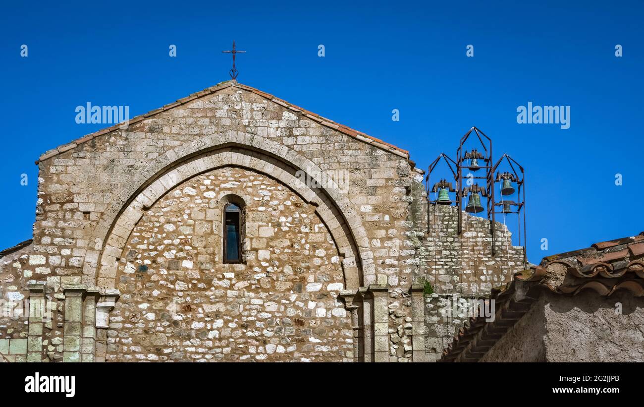 L'abbazia di Sainte Marie de Fontcaude nei pressi di Cazerdanes è un'ex abbazia premonstratensiana. Fu costruito nel XII secolo ed è l'ultimo esempio di architettura romanica in Linguadoca. È una tappa del percorso di pellegrinaggio di Sankt Jakobs. Monumento historique. Foto Stock