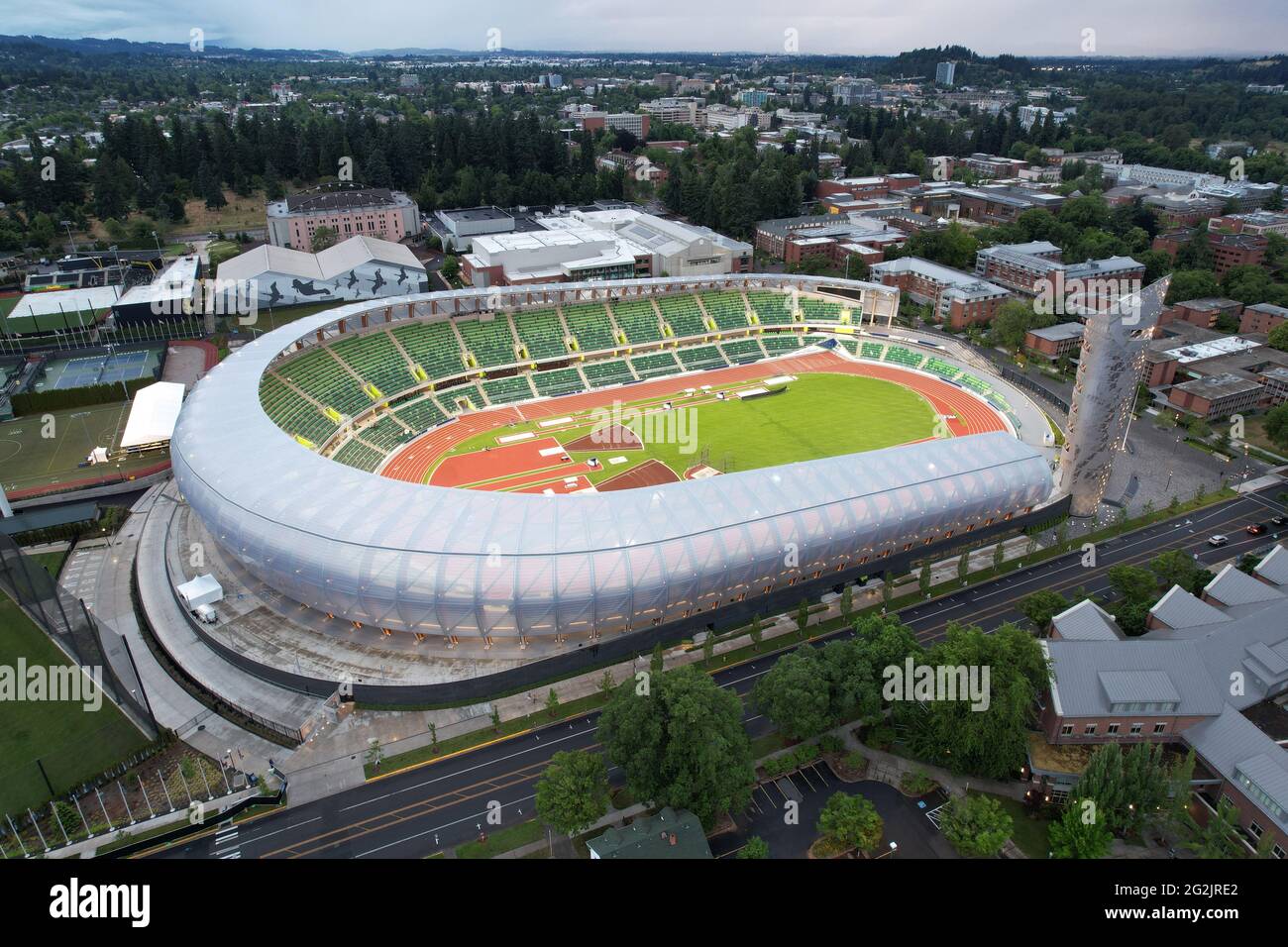 Vista aerea di Hayward Field nel campus dell'Università dell'Oregon, venerdì 11 giugno 2021, a Eugene, Ore. lo stadio è il sito del 2021 Foto Stock