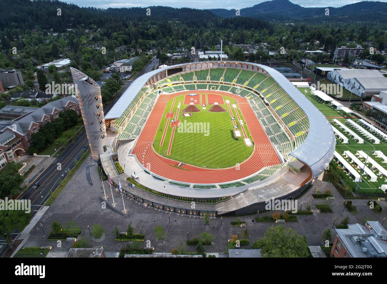 Vista aerea di Hayward Field nel campus dell'Università dell'Oregon, venerdì 11 giugno 2021, a Eugene, Ore. lo stadio è il sito del 2021 Foto Stock