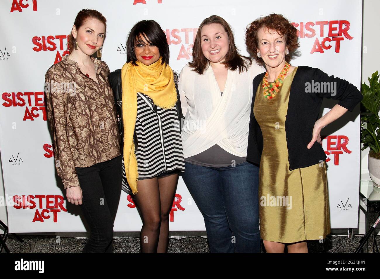 New York, NY, Stati Uniti. 27 marzo 2012. Marla Mandel, Raven-Symone, Sarah Bolton, Audrie Neenan al debutto di Raven-Symone in ATTO GEMELLO su Broadway After Party all'Ava Lounge. Credito: Steve Mack/Alamy Foto Stock