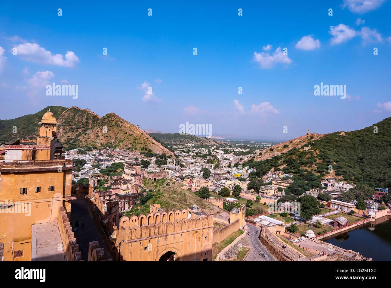 Jaipur, Rajasthan, India- 27 settembre 2020: Il Forte di Amer è situato sulla cima della collina di Aravalli nella città rosa di Rajasthan nello stato di Rajas Foto Stock