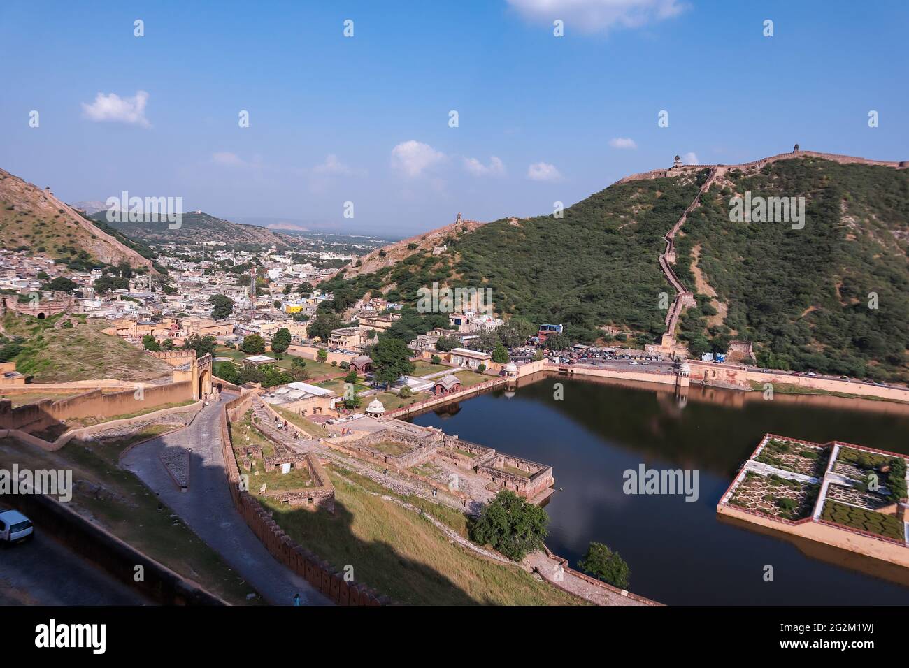 Jaipur, Rajasthan, India- 27 settembre 2020: Il forte di Amer è situato sulla cima della collina di Aravalli nella città rosa di Rajasthan. Foto Stock