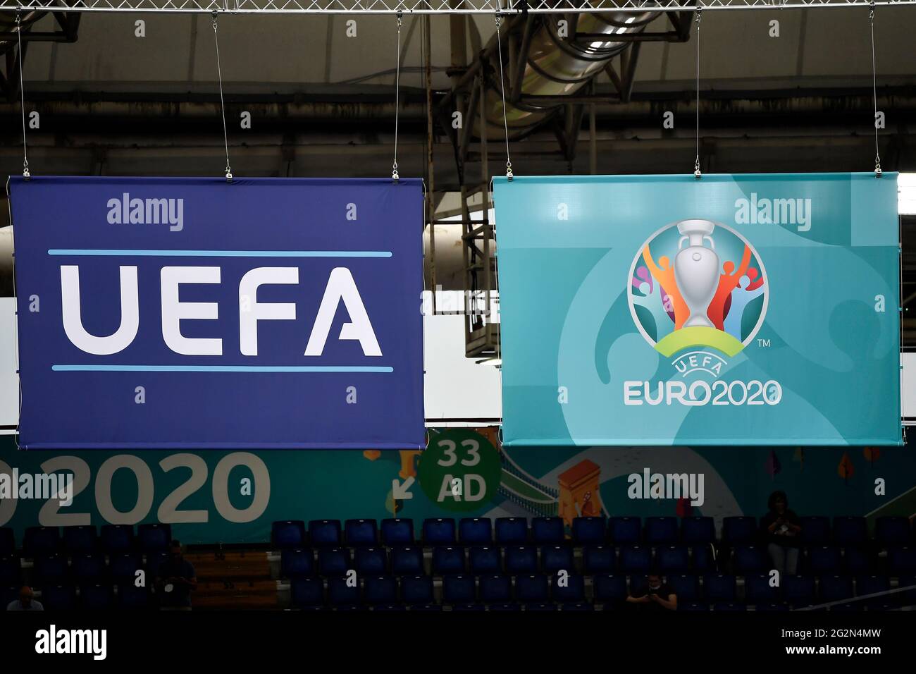 Le bandiere UEFA ed Euro2020 sono viste durante la fase di Gruppo UEFA Euro 2020 - Gruppo A tra Turchia e Italia allo stadio Olimpico di Roma (Italia), 11 giugno 2021. Foto Andrea Staccioli / Insifefoto Foto Stock