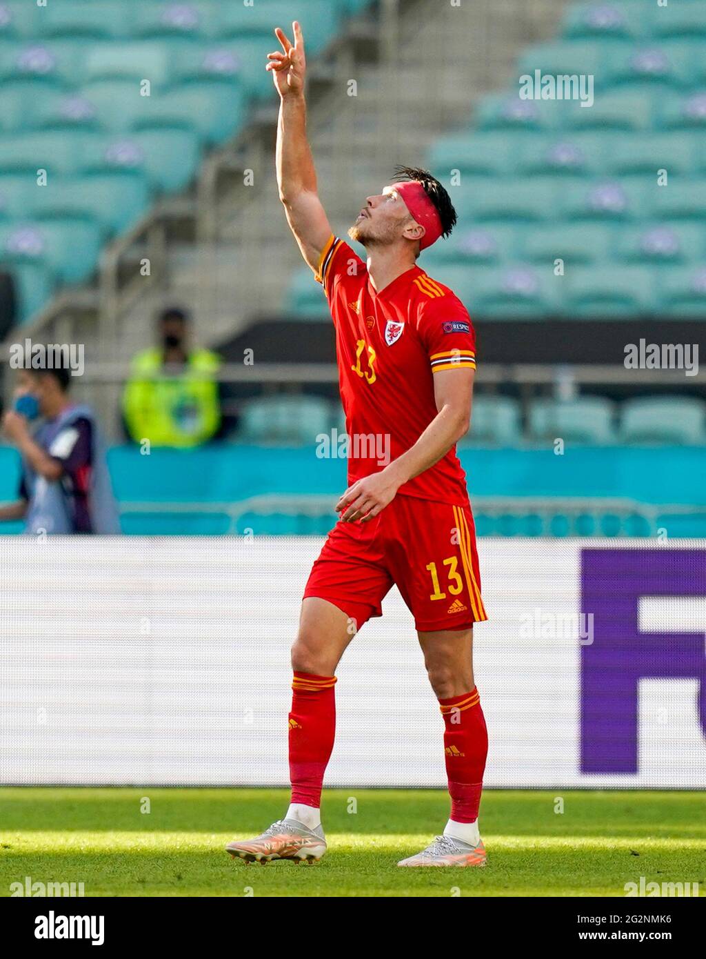 Kieffer Moore del Galles festeggia il primo gol della partita durante la partita UEFA Euro 2020 Group A allo stadio olimpico di Baku, Azerbaigian. Data immagine: Sabato 12 giugno 2021. Foto Stock