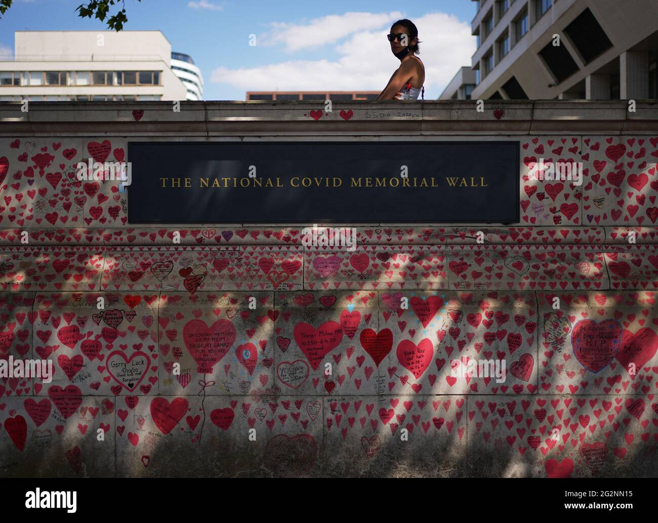 Il National Covid Memorial Wall on the Embankment di Londra, a seguito dell'ulteriore allentamento delle restrizioni di blocco in Inghilterra. Data immagine: Sabato 12 giugno 2021. Foto Stock