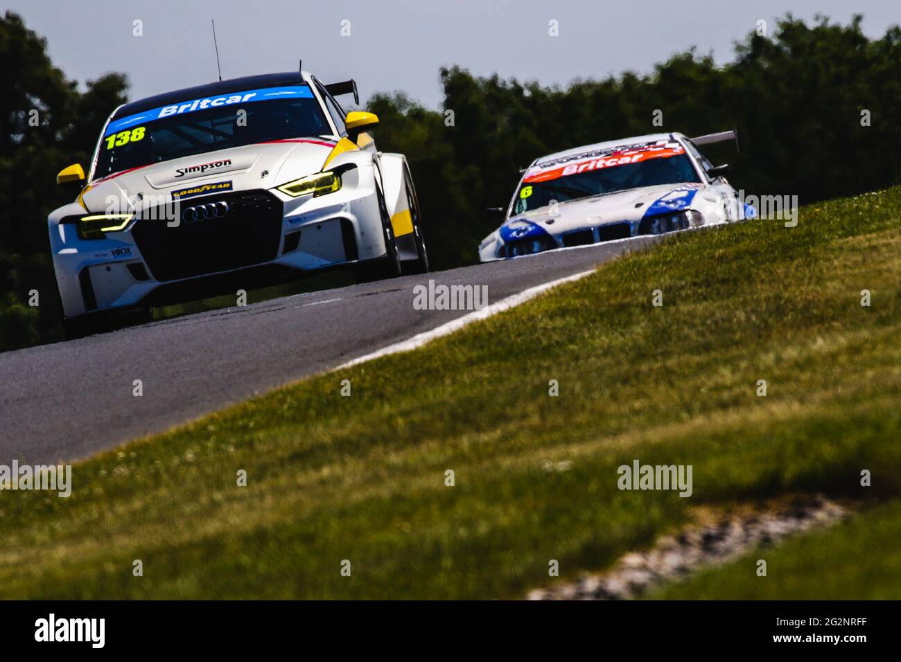 Oulton Park, Cheshire, Regno Unito. 12 giugno 2021. Hugo Cook & Sacha Kakad alla guida della Simpsons Motorsport Audi TCR guida Nathan Wells & Mark Steward alla guida della Bmw M3 E46 GTR DigiPlat Racing durante il campionato britannico Endurance / Praga Category Round 3 a Oulton Park, Cheshire, Inghilterra, il 12 giugno 2021. Foto di Jurek Biegus. Solo per uso editoriale, è richiesta una licenza per uso commerciale. Credit: Jurek Biegus/Alamy Live News Foto Stock