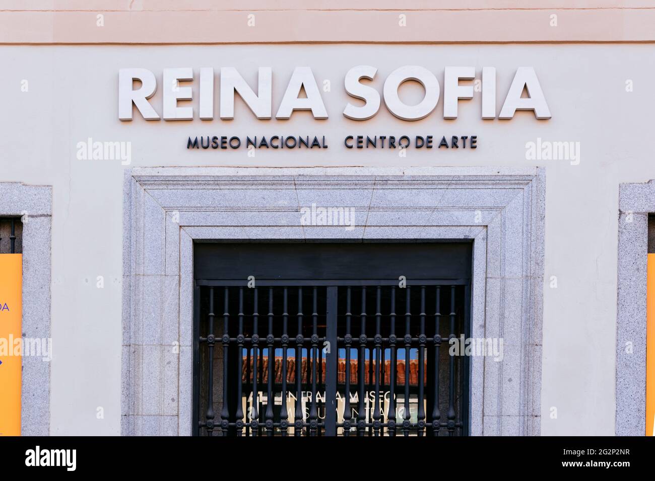 Dettaglio facciata, ingresso. Il Museo Nacional Centro de Arte Reina Sofía, Queen Sofia National Museum Art Center, MNCARS, è il museo nazionale spagnolo di Foto Stock