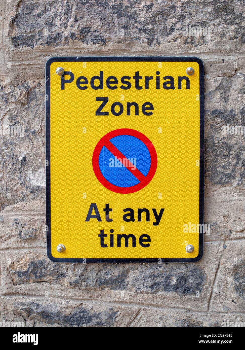 Cartello zona pedonale senza avviso di parcheggio Foto Stock