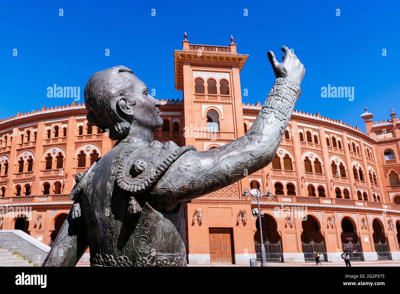 Statua omaggio al bullfighter Luís Miguel Dominguín, realizzato dallo scultore Ramón Aymerich. la plaza de toros de Las Ventas, conosciuta semplicemente come Las VE Foto Stock