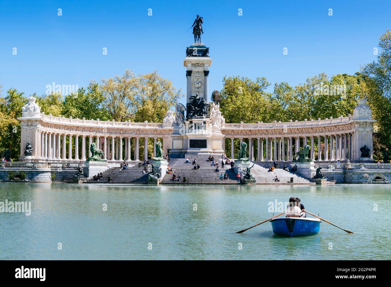 Grande Stagno del Buen Retiro. Il Monumento ad Alfonso XII, Monumento a Alfonso XII, si trova nel Parco di Buen Retiro. Il monumento si trova sulla e Foto Stock