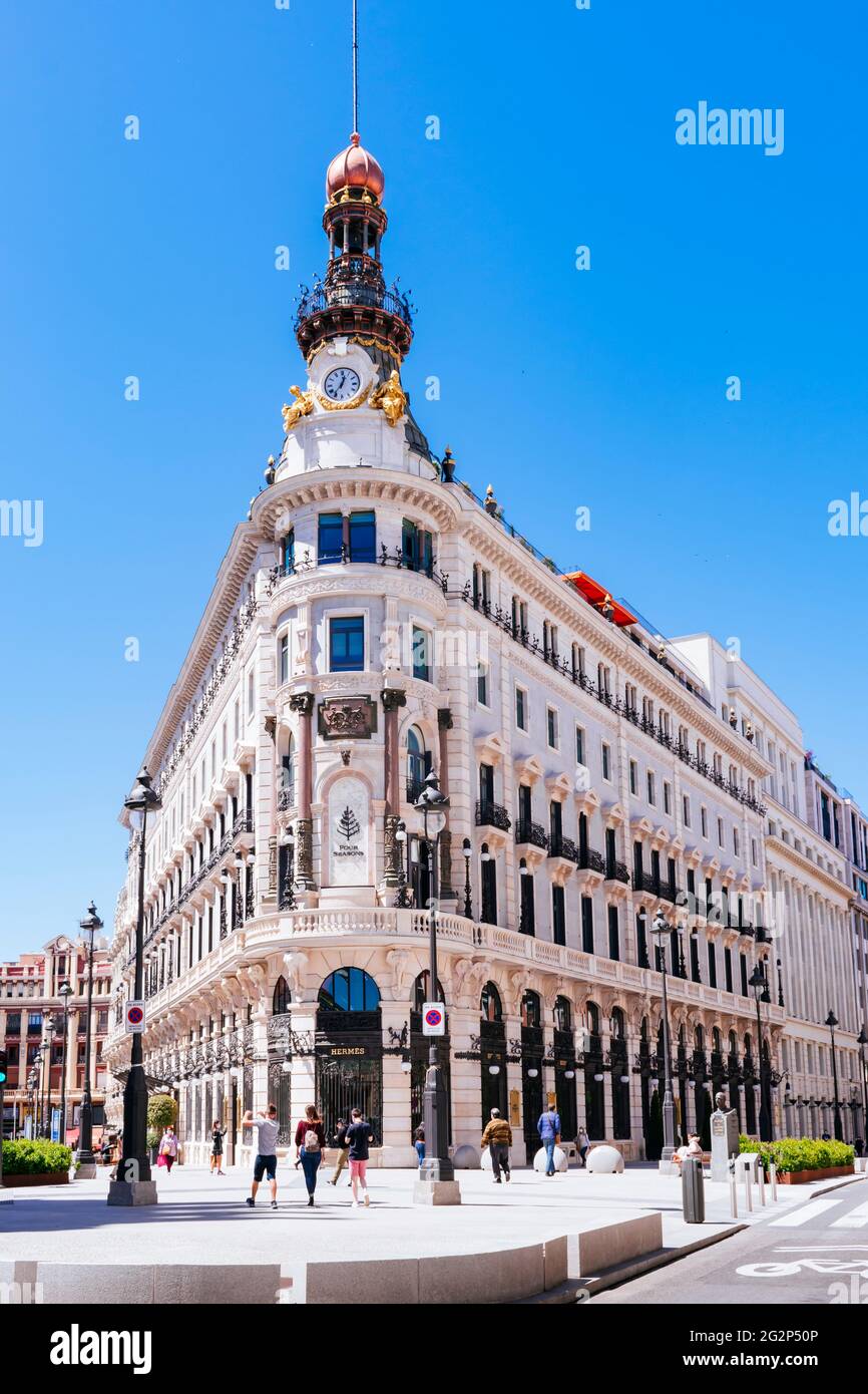 Il Four Seasons Hotel Madrid, nuovo hotel di lusso a Madrid. Situato nel centro di Madrid e a pochi passi dalla Puerta del Sol, l'edificio era o. Foto Stock