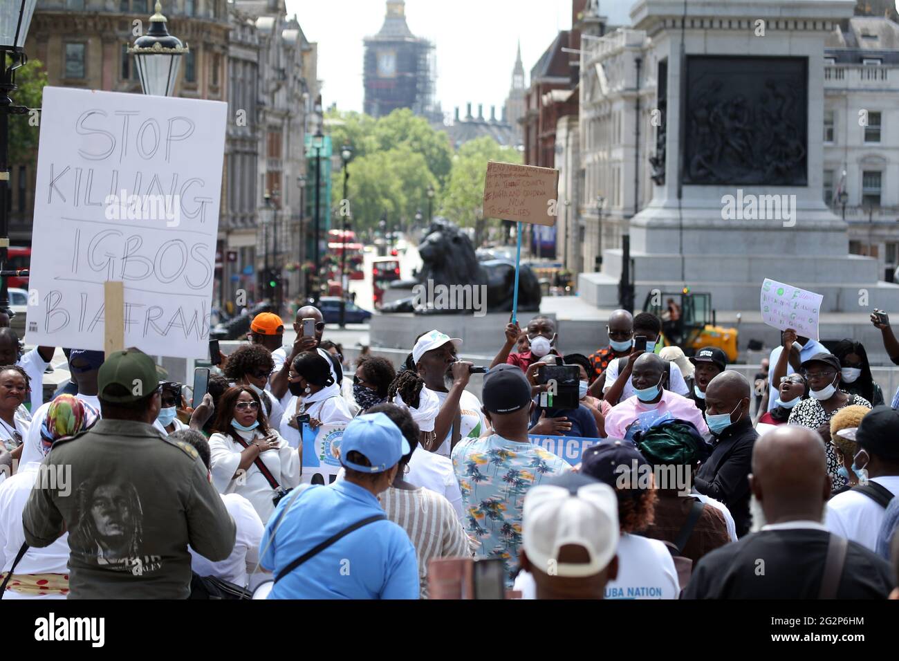 Londra, Inghilterra, Regno Unito. 12 giugno 2021. I manifestanti della nazione pro-Yoruba hanno in scena una manifestazione contro il presidente nigeriano Muhammadu Buhari nel centro di Londra in occasione della nuova Giornata della democrazia in Nigeria, il 12 giugno. I manifestanti chiedono l'autodeterminazione per la gente di Yoruba. Credit: Tayfun Salci/ZUMA Wire/Alamy Live News Foto Stock