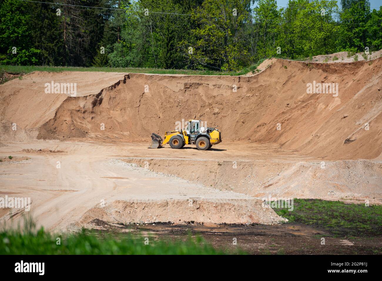 Aggregato di cava con macchinari pesanti. Industria edile. Posizione orizzontale Foto Stock