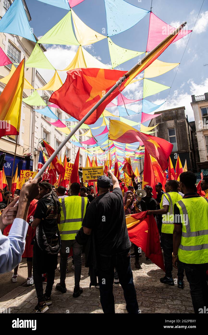 Falmouth Cornwall, Regno Unito. 12 giugno 2021. Dimostrazione contro le armi chimiche nella guerra del Tigray con il vertice del G7 in Cornovaglia, l'Etiopia condanna anche in termini più forti l'uso di armi chimiche da parte di chiunque ovunque. Credit: kathleen White/Alamy Live News Foto Stock