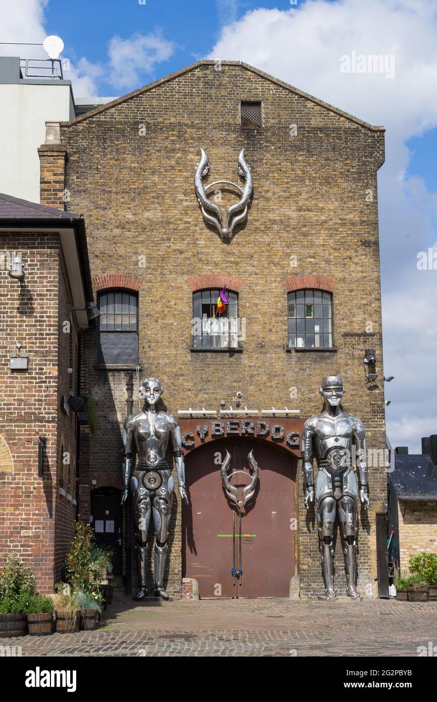 Negozio di abbigliamento Cyberdog a Stables Market, Camden. Londra - 12 giugno 2021 Foto Stock