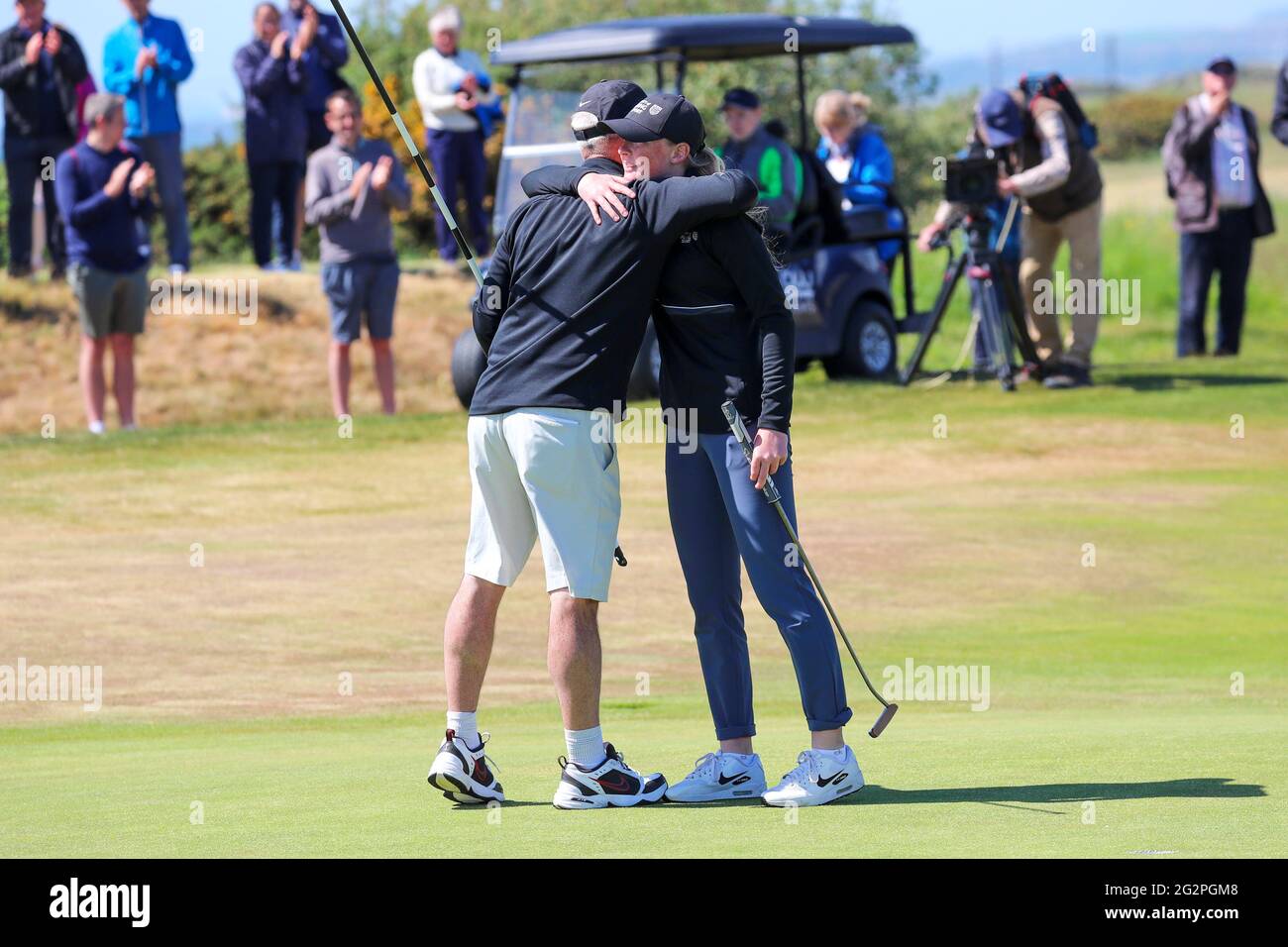 Troon, Regno Unito. 12 giugno 2021. LOUISE DUNCAN vince la R e UN Campionato Amatoriale femminile sponsorizzato dopo aver giocato la competizione su Barassie Links, Troon, Ayrshire. Louise Duncan, un membro del West Kilbride Golf Club ha battuto il suo avversario Johanna Lea Luoviksdottir dall'Islanda ( e 8 negli ultimi giorni di gioco. Credit: Findlay/Alamy Live News Foto Stock