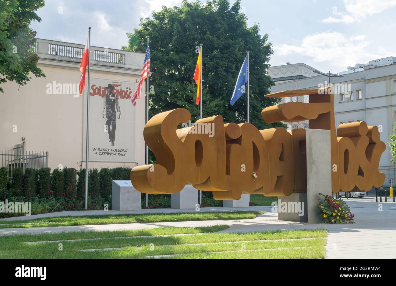 VARSAVIA, POLONIA, 11,2021 GIUGNO: Il Monumento della solidarietà 'olidarność' a Varsavia svelato il 04 giugno 2021 in occasione del 32° anniversario della Foto Stock