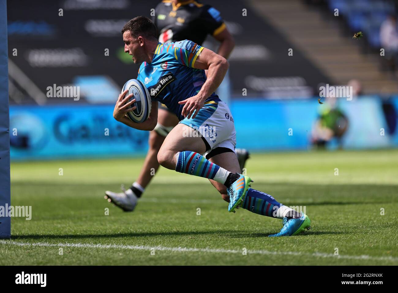 COVENTRY, REGNO UNITO. 12 GIUGNO. Matt Scott of Tigers corre con la palla e segna una prova durante la partita della Gallagher Premiership tra London Wasps e Leicester Tigers alla Ricoh Arena, Coventry, sabato 12 giugno 2021. (Credit: James HolyOak | MI News) Credit: MI News & Sport /Alamy Live News Foto Stock