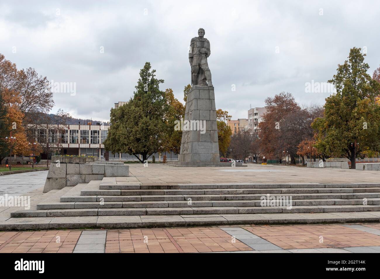 MONTANA, BULGARIA - 22 NOVEMBRE 2020: Memoriale di rivolta di settembre (1923) al centro della città di Montana, Bulgaria Foto Stock