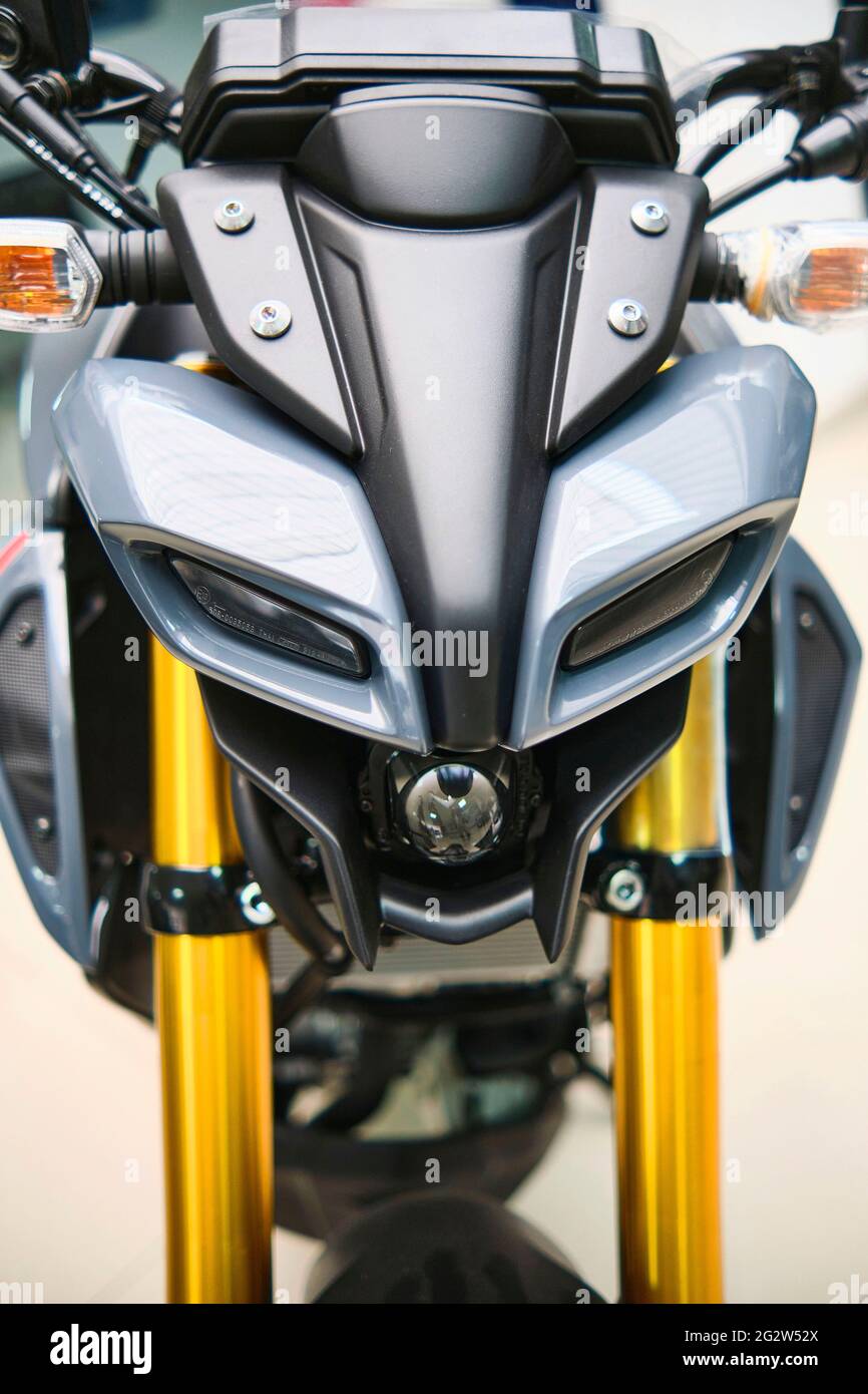 Lima, Perù - 12 giugno 2021: Moto nello showroom Yamaha shop. Nuove moto e  accessori nel negozio di moto Foto stock - Alamy