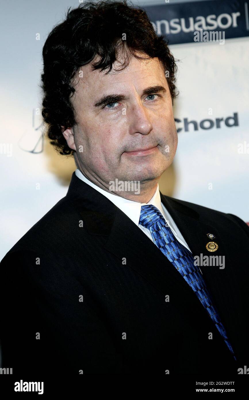 New York, NY, Stati Uniti. 16 maggio 2012. Stanley Knes alla proiezione di 'Striking A Chord'. Il Rotary Club di Wall Street NY & Bob Woodruff Foundation presenta l'evento di screening "Striking A Chord" di Susan Rockefeller al Tribeca Cinemas. Credito: Steve Mack/Alamy Foto Stock