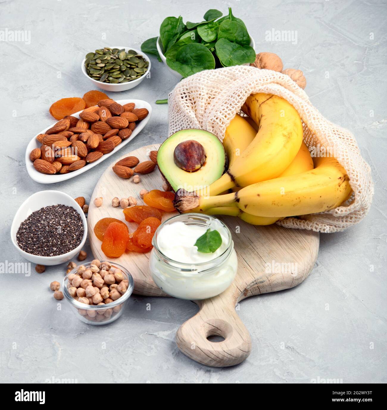 Assortimento di prodotti contenenti magnesio. Alimentazione sana. Foto Stock