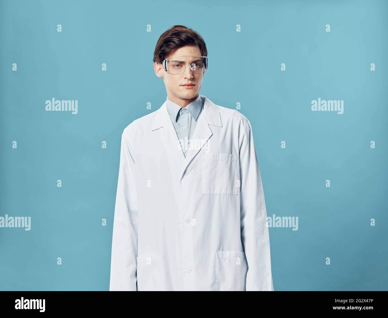 medico in clinica di uniformi di laboratorio di cappotto bianco Foto Stock