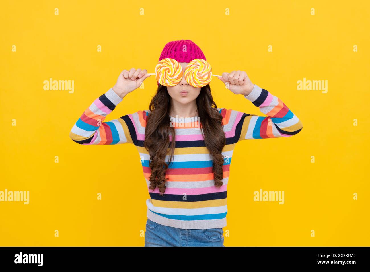 ragazza teen divertente con caramella lollipop, vita dolce Foto Stock