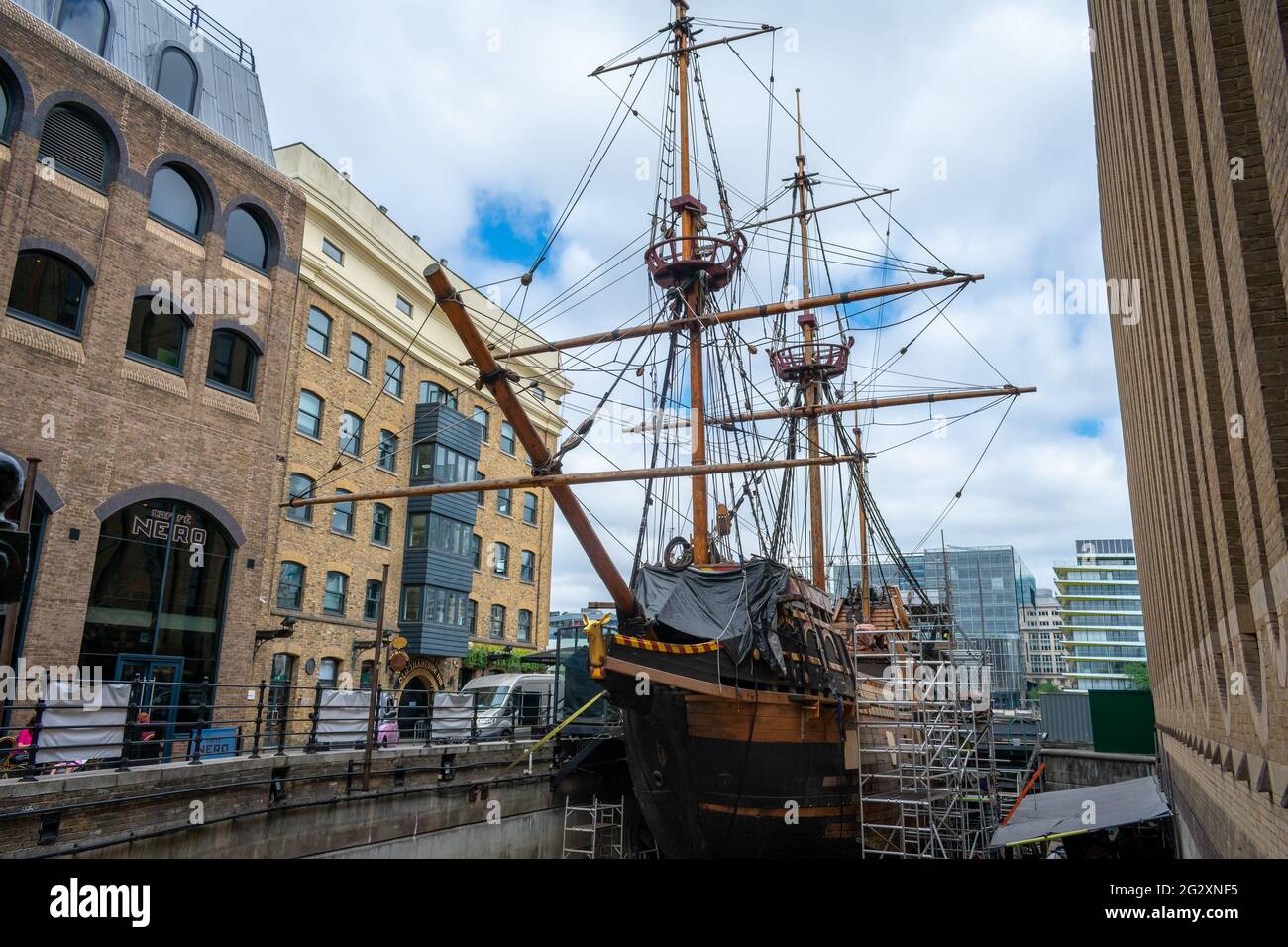 Londra. REGNO UNITO- 06.10.2021. La replica del galeone Golden Hind , un famoso museo e attrazione turistica. Foto Stock