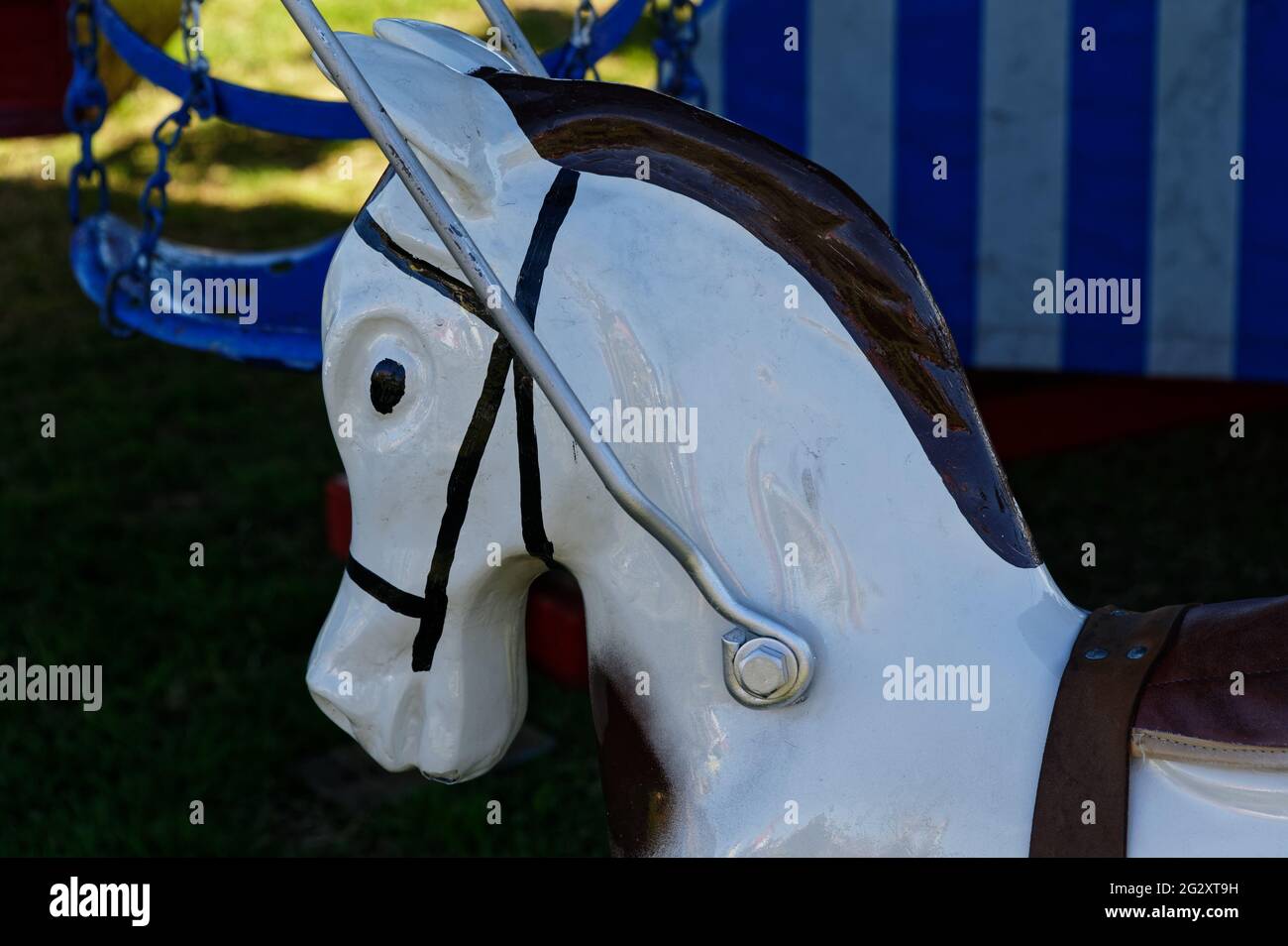 Un'attrazione fiera, un cavallo allegro-go-round Foto Stock