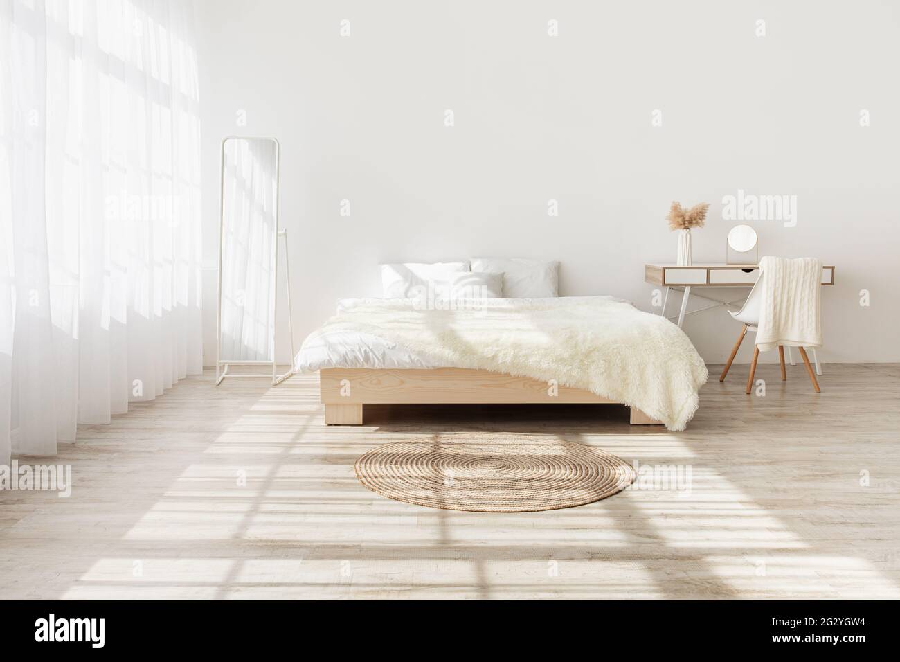 Foto vera, mockup in camera da letto interno, stile semplice Foto Stock