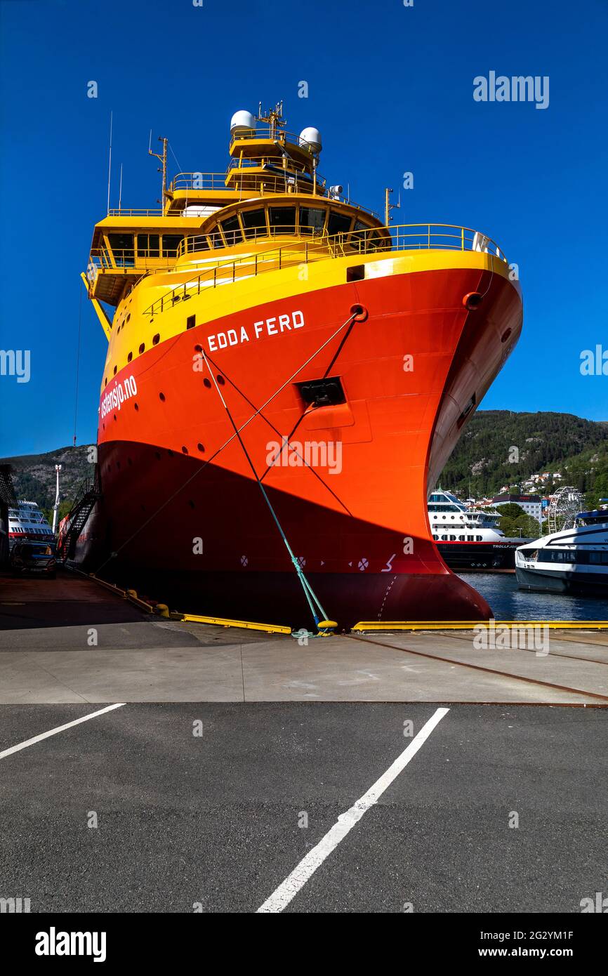 Prua di Edda Ferd, una nave di servizio PSV offshore - nel porto di Bergen, Norvegia Foto Stock