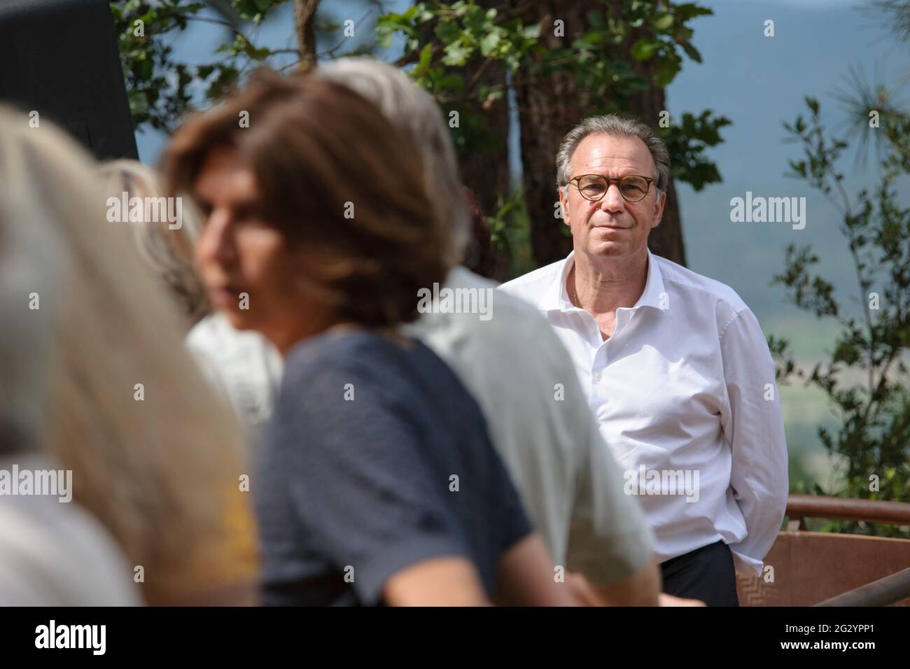 Roussillon, Francia. 11 Giugno 2021. Renaud Muselier visto durante una riunione di campagna a Roussillon.Renaud Muselier (partito Les Républicains) sta correndo per la sua propria successione come presidente della regione meridionale. Si sta battendo per le elezioni regionali che si terranno il 20 e 27 giugno 2021. (Foto di Laurent Coust/SOPA Images/Sipa USA) Credit: Sipa USA/Alamy Live News Foto Stock