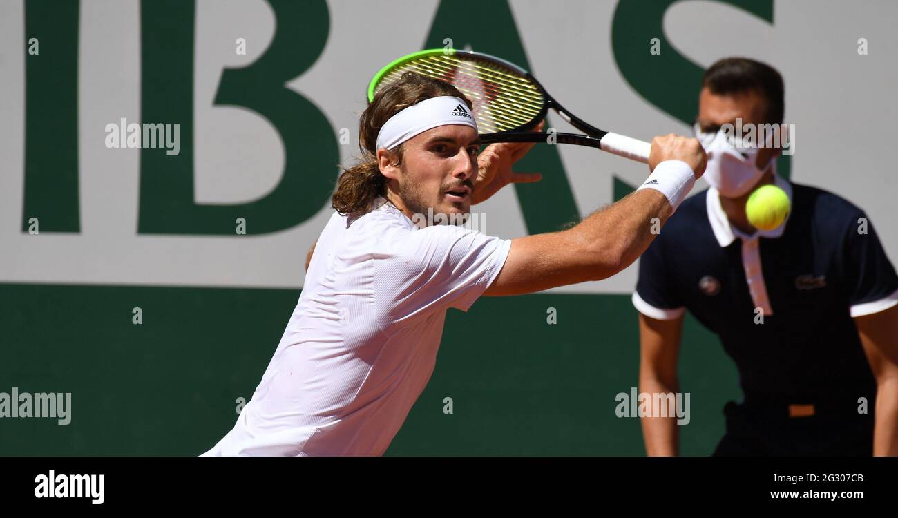 Parigi, fra. 13 giugno 2021. Paris, Roland Garros, French Open Day 15 13/06/2021 Stefanos Tsitsipas (GRE) Mens Final match Credit: Roger Parker/Alamy Live News Foto Stock