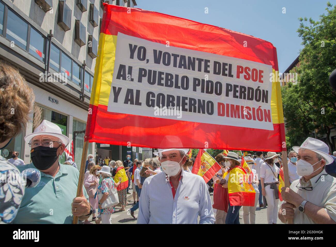 Madrid, Spagna. 13 giugno 2021. La polizia Municipale di Madrid ha calcolato che 126,000 persone hanno partecipato al raduno contro i condoni per i separatisti condannati per il referendum illegale tenutosi questo pomeriggio nella Plaza de Colon e nelle aree circostanti, secondo i dati forniti dal Consiglio comunale di Madrid. La concentrazione, richiesta dalla piattaforma dell'Unione 78, era prevista per le 12, ma è stata finalmente ritardata di mezz'ora a causa di difficoltà tecniche. (Foto di Alberto Sibaja/Pacific Press) Credit: Pacific Press Media Production Corp./Alamy Live News Foto Stock