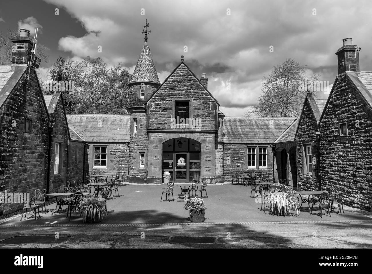 Si tratta di un vecchio edificio stabile nel colorato Threave Garden and Estate sulla penisola Dumfries e Galloway della Scozia sudoccidentale Foto Stock