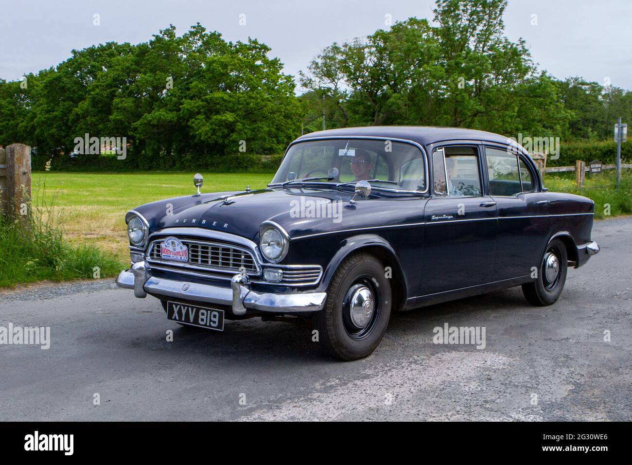 1959 50s Blue Humber Super Snipe Series li-V 2995cc al 58th Annual Manchester to Blackpool Vintage & Classic Car Run Foto Stock