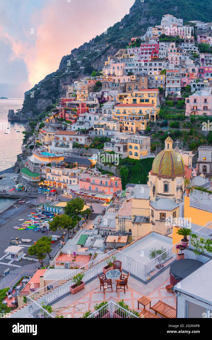 Tramonto a Positano, Costiera Amalfitana, Salerno, Campania, Italia Foto Stock