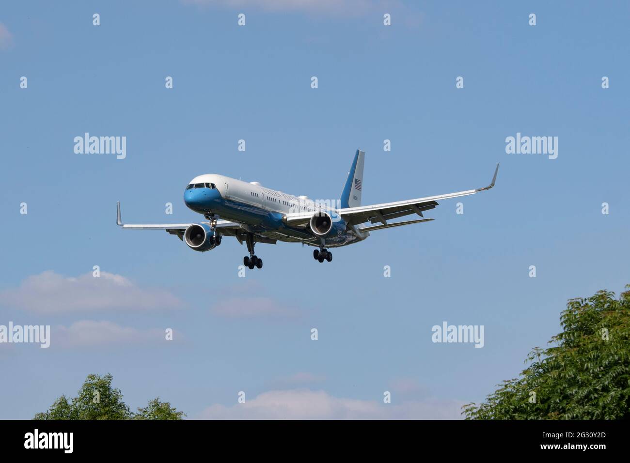 Londra, Regno Unito. US Airforce C-32 arrivando a Londra Heathrow prima di prendere US First Lady Jill Biden indietro a Washington DC. 13 Giugno 2021 Credit: Martin Evans/Alamy Live News Foto Stock