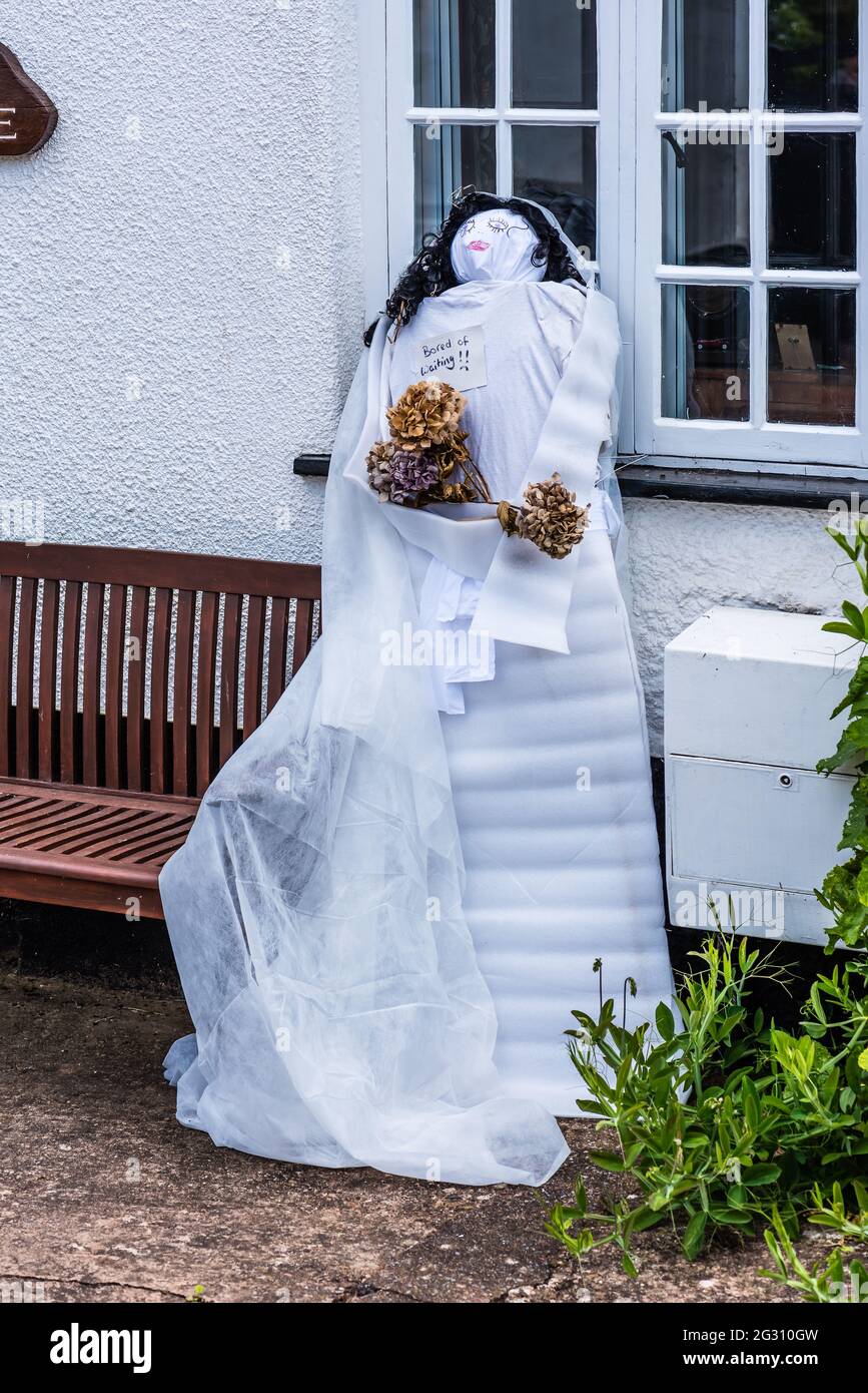 East Budleigh Spaventapasseri Festival in aiuto della Chiesa di Tutti i Santi. Foto Stock