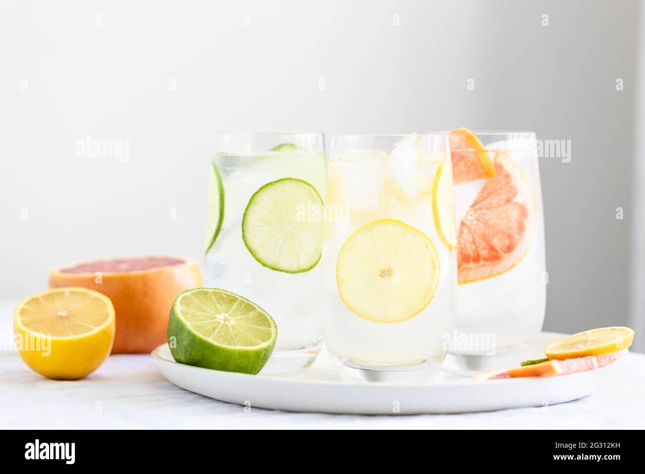 Bevande fredde estive con agrumi. Foto Stock