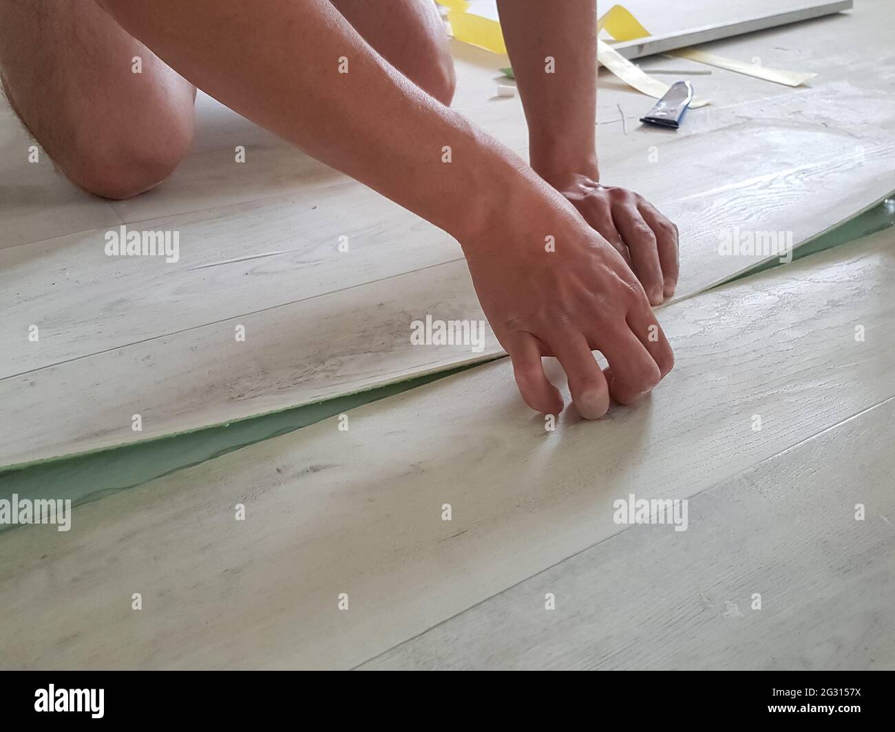 Installazione di linoleum immagini e fotografie stock ad alta risoluzione -  Alamy