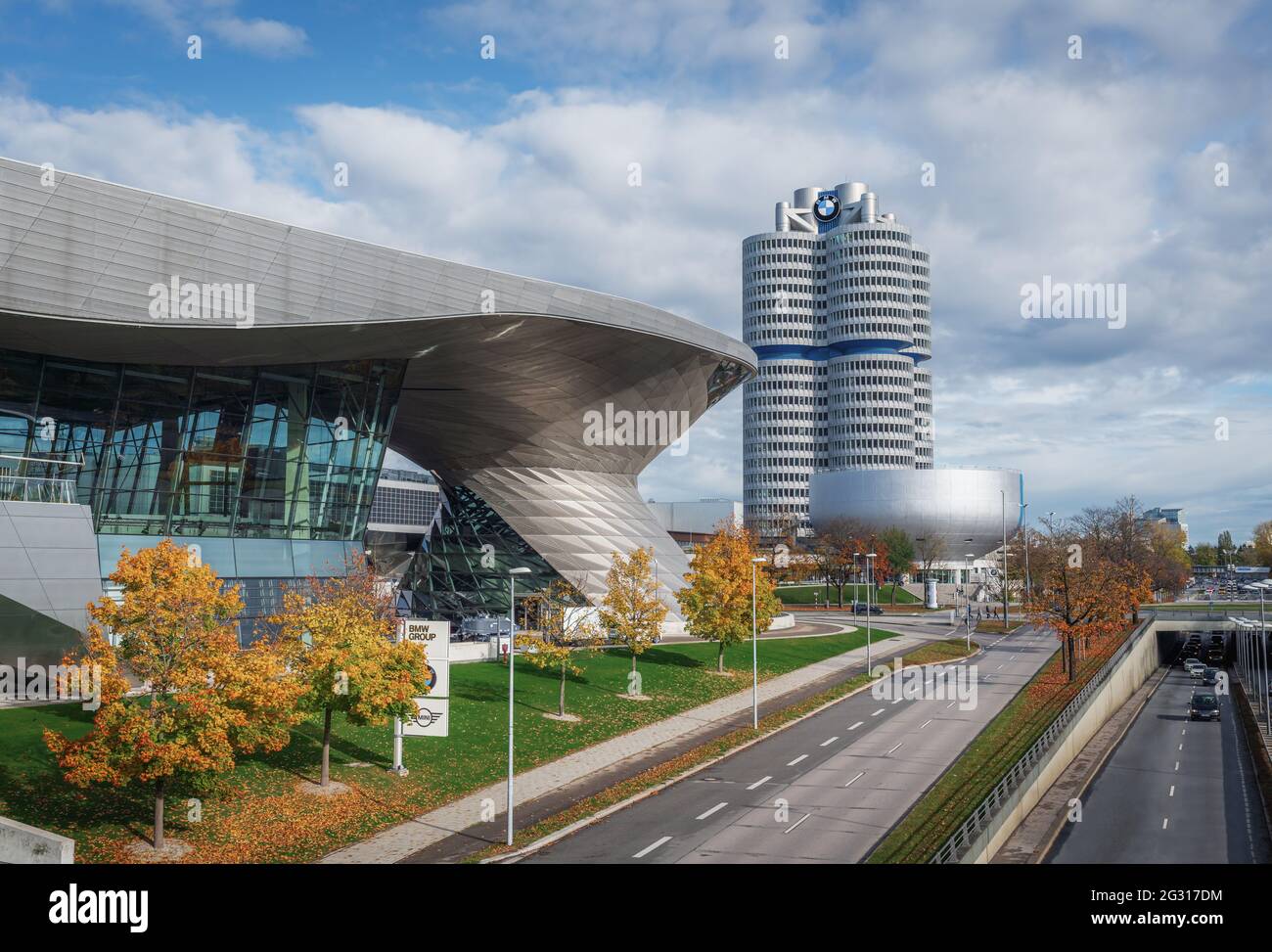 Sede BMW, Museo BMW e edifici BMW Welt - Monaco, Germania Foto stock - Alamy