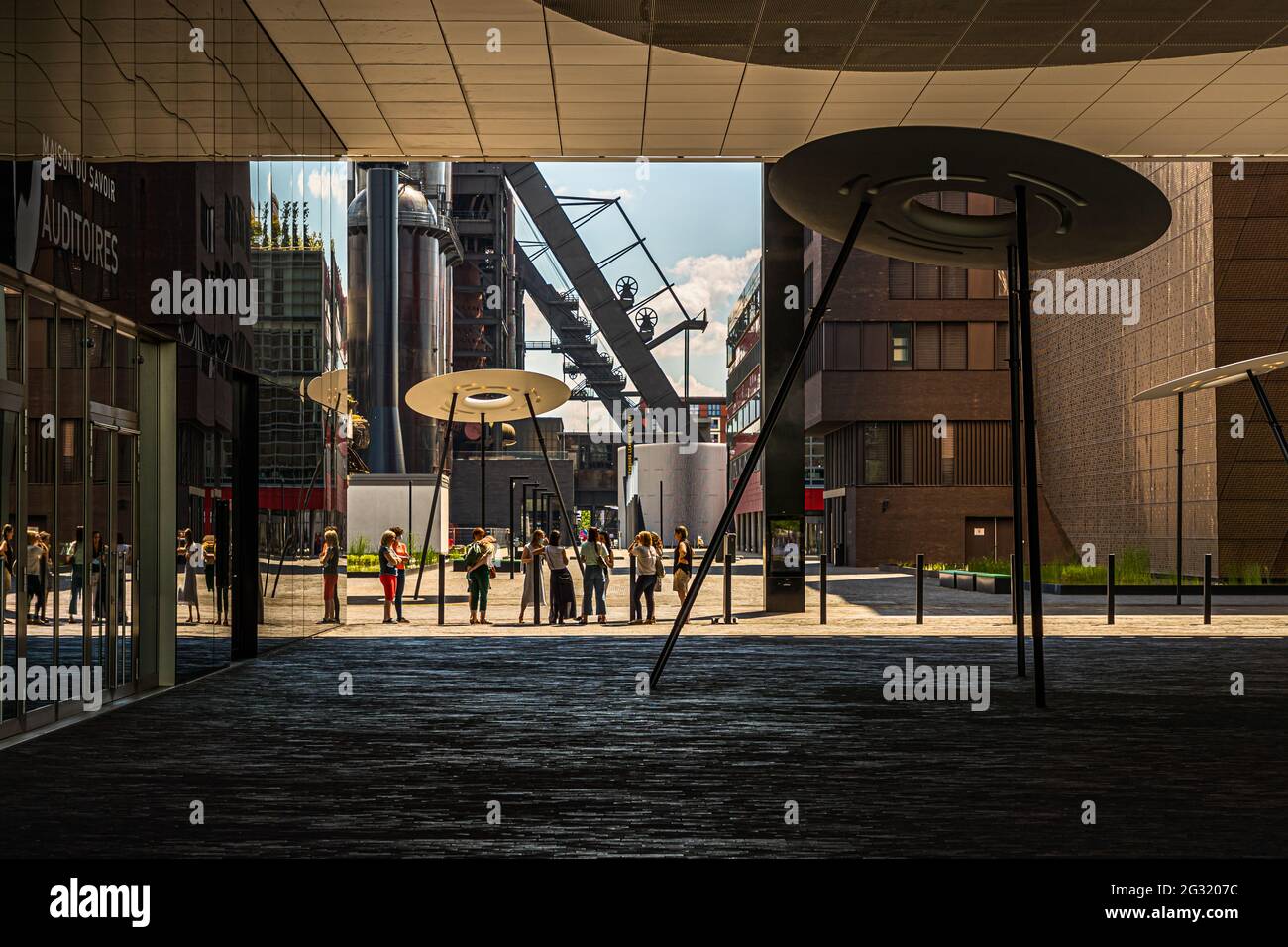Casa di auditorium nel Campus Belval dell'Università di Lussemburgo a Esch-sur-Alzette, Lussemburgo. Benvenuti nel futuro! L'ex terra desolata industriale di Esch-Belval è diventata un luogo creativo di apprendimento e il più grande sito dell'Università di Lussemburgo Foto Stock Casa di auditorium nel Campus Belval dell'Università di Lussemburgo a Esch-sur-Alzette, Lussemburgo. Benvenuti nel futuro! L'ex terra desolata industriale di Esch-Belval è diventata un luogo creativo di apprendimento e il più grande sito dell'Università di Lussemburgo Foto Stock