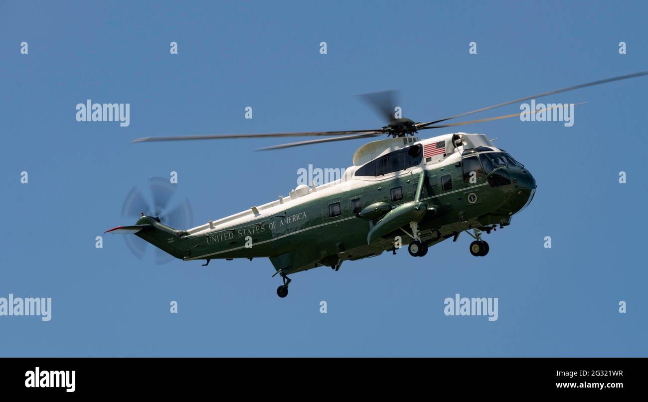 RNAS Cullrose, Helston, Cornwall, Regno Unito. 13 giugno 2021. Sea King VH-3D Aircraft of the Marine Helicopter 1 squadrone assegnato a Presidential Transport Duties credito: Bob Sharples/Alamy Live News Foto Stock