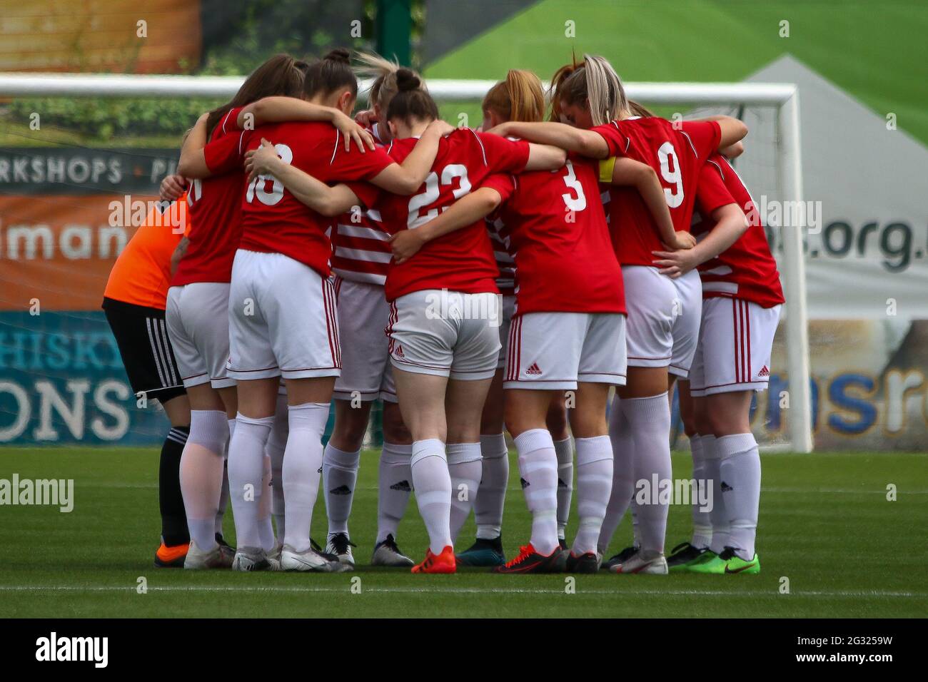 Hamilton, South Lanarkshire, Scozia, Regno Unito. 13 giugno 2021. Hamilton Academical WFC davanti alla Scottish Building Society Scottish Women's Premier League 2 Fixture Hamilton Academical FC vs St Johnstone WFC, Fountain of Youth Stadium, New Douglas Park, Hamilton, South Lanarkshire, 13/06/2021 | Credit Colin Poultney | www.Alamy.co.uk Credit: Colin Poultney/Alamy Live News Foto Stock