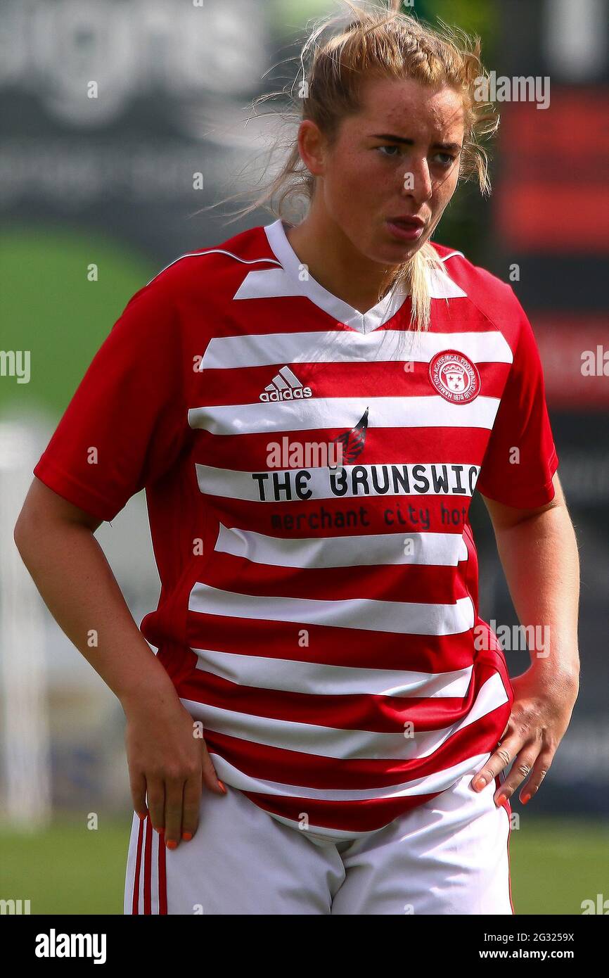 Hamilton, South Lanarkshire, Scozia, Regno Unito. 13 giugno 2021. Kathleen McGovern di Hamilton Academical WFC durante la Scottish Building Society Scottish Women's Premier League 2 Fixture Hamilton Academical FC vs St Johnstone WFC, Fountain of Youth Stadium, New Douglas Park, Hamilton, South Lanarkshire, 13/06/2021 | Credit Colin Poultney | www.Alamy.co.uk Credit: Colin Poultney/Alamy Live News Foto Stock