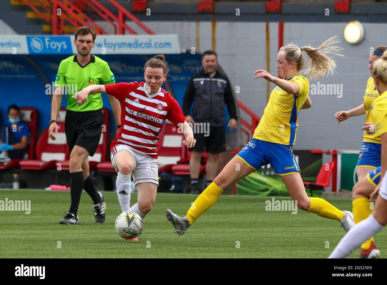 Hamilton, South Lanarkshire, Scozia, Regno Unito. 13 giugno 2021. Azione durante la Scottish Building Society Scottish Women's Premier League 2 Fixture Hamilton Academical FC vs St Johnstone WFC, Fountain of Youth Stadium, New Douglas Park, Hamilton, South Lanarkshire, 13/06/2021 | Credit Colin Poultney | www.Alamy.co.uk Credit: Colin Poultney/Alamy Live News Foto Stock