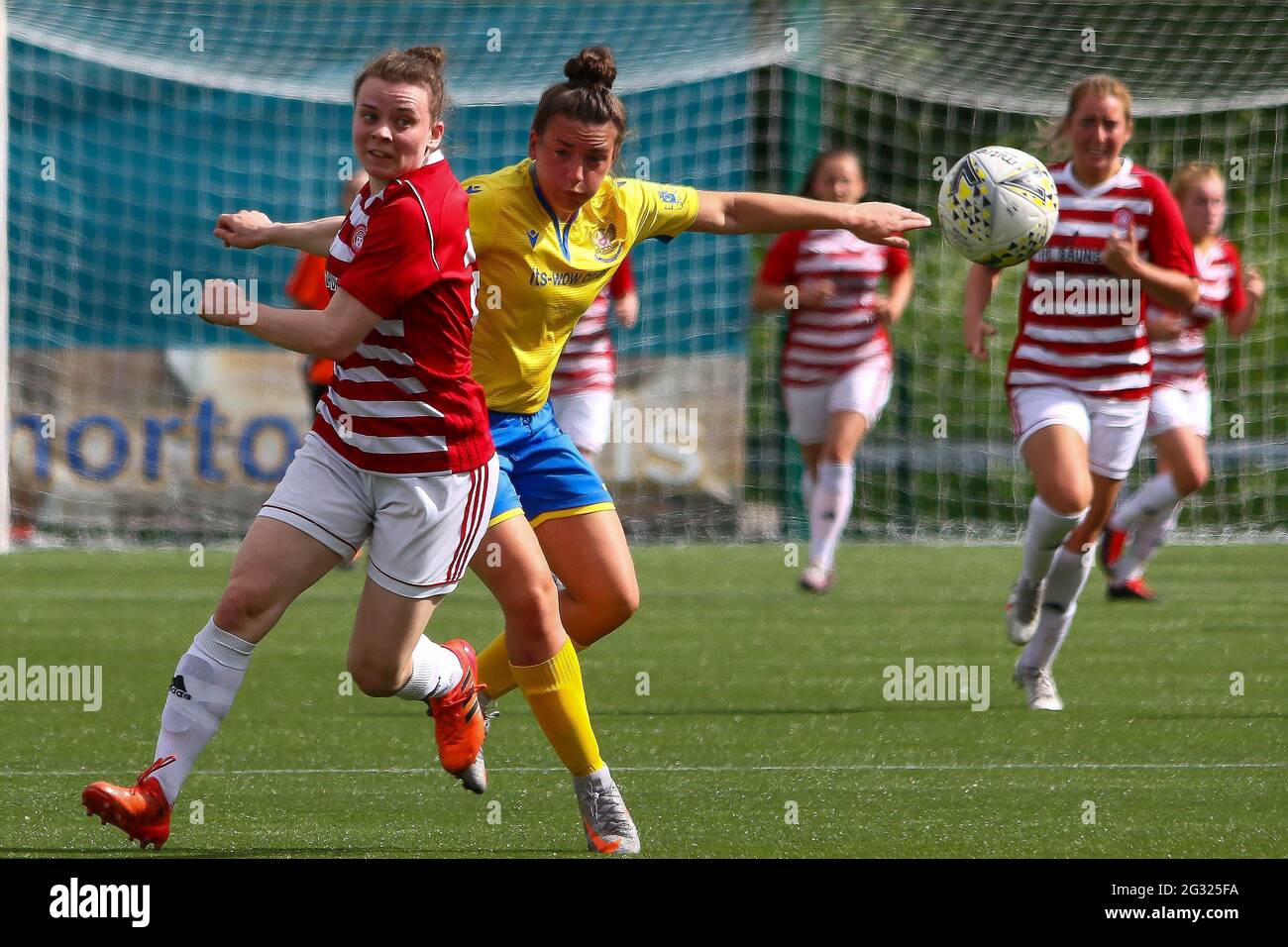 Hamilton, South Lanarkshire, Scozia, Regno Unito. 13 giugno 2021. Azione durante la Scottish Building Society Scottish Women's Premier League 2 Fixture Hamilton Academical FC vs St Johnstone WFC, Fountain of Youth Stadium, New Douglas Park, Hamilton, South Lanarkshire, 13/06/2021 | Credit Colin Poultney | www.Alamy.co.uk Credit: Colin Poultney/Alamy Live News Foto Stock